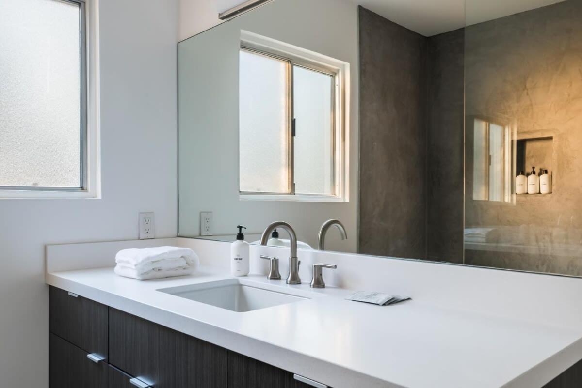 Hidden Valley - Modern In Jt Hot Tub
