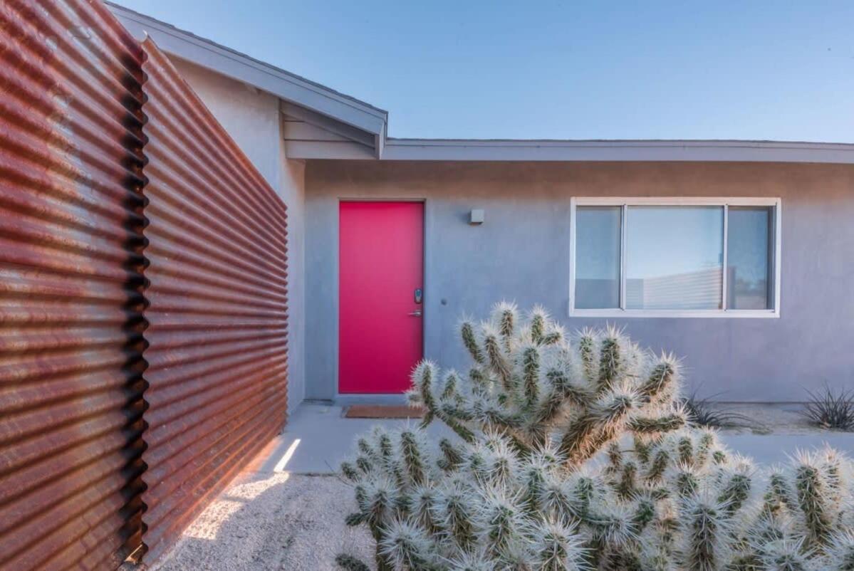 Hidden Valley - Modern In Jt Hot Tub