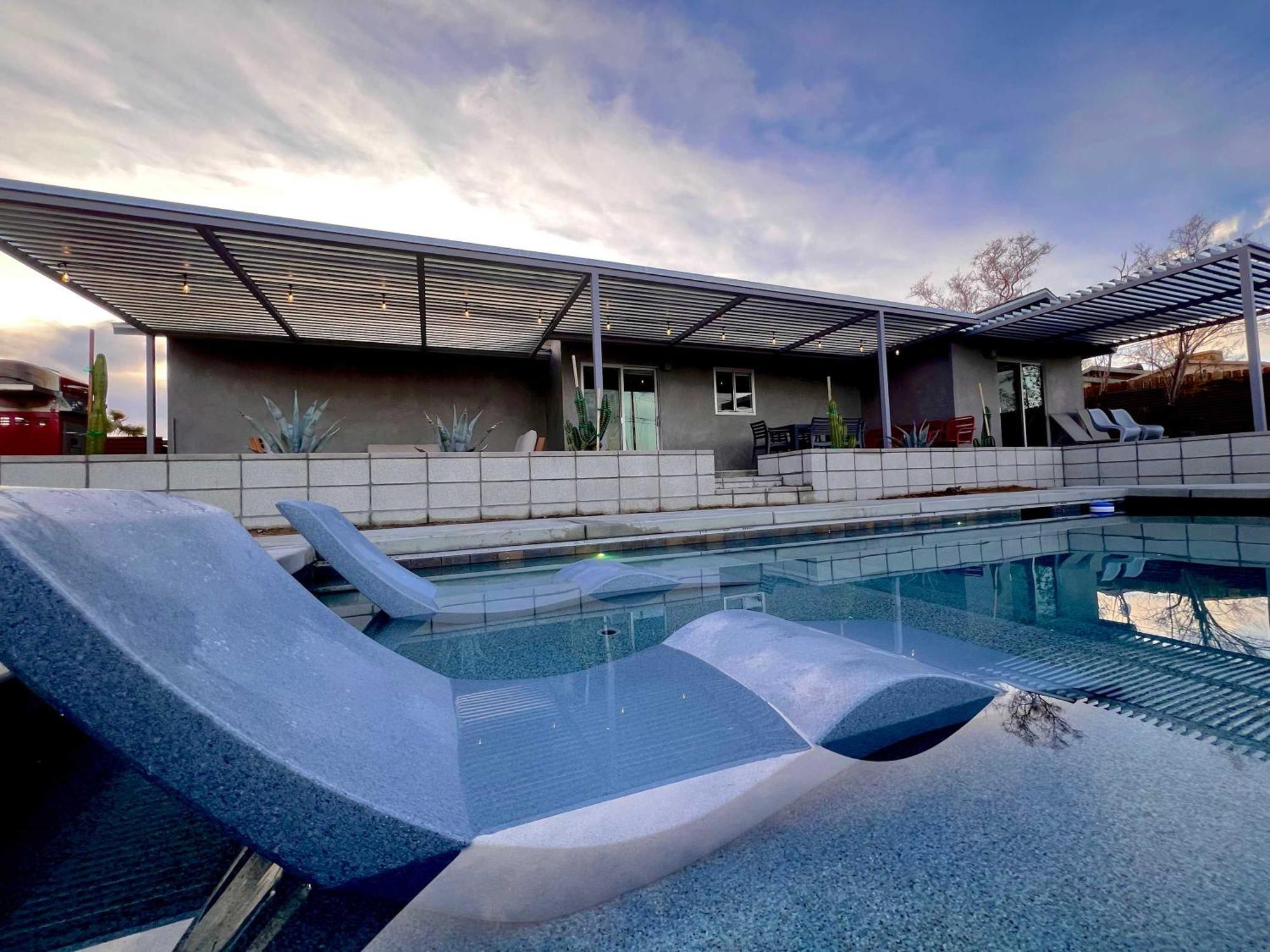 Hidden Valley - Modern In Jt Hot Tub