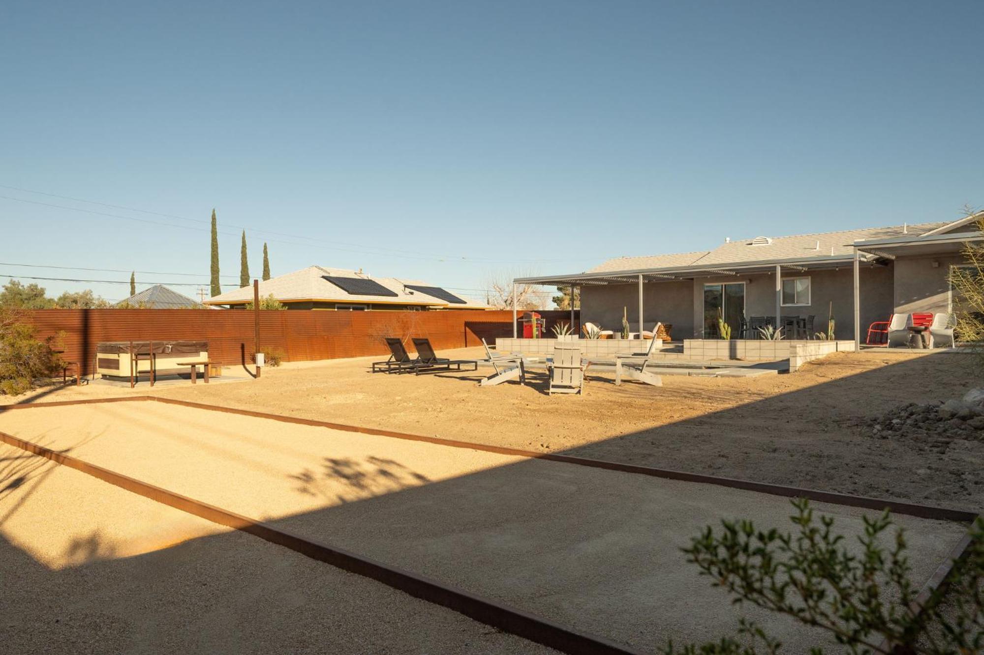 Hidden Valley - Modern In Jt Hot Tub